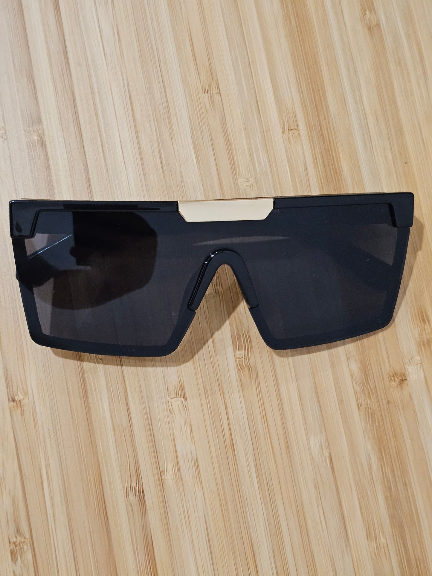 Polarised sunglasses